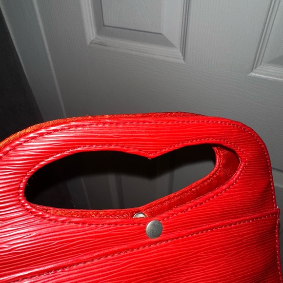 Bold Red Clutch with Textured Leather and Structured Shape - Picture 2 of 8